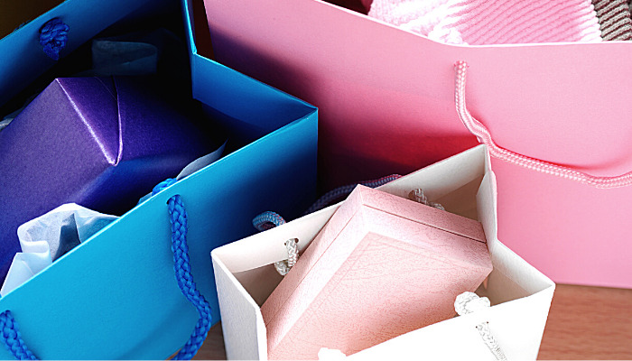 sacolas e caixas de produtos